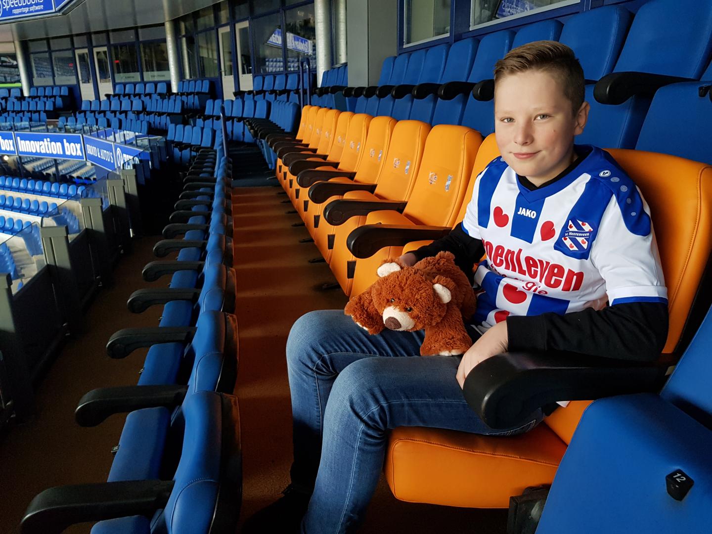 sc heerenveen oranje kika stoelen jongen